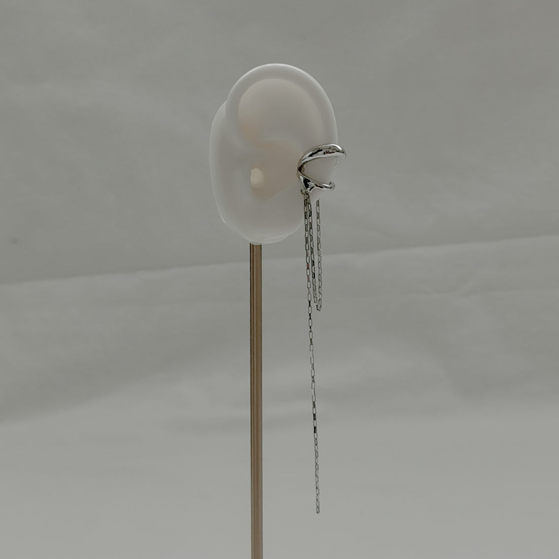 Estela Chain Ear Cuff