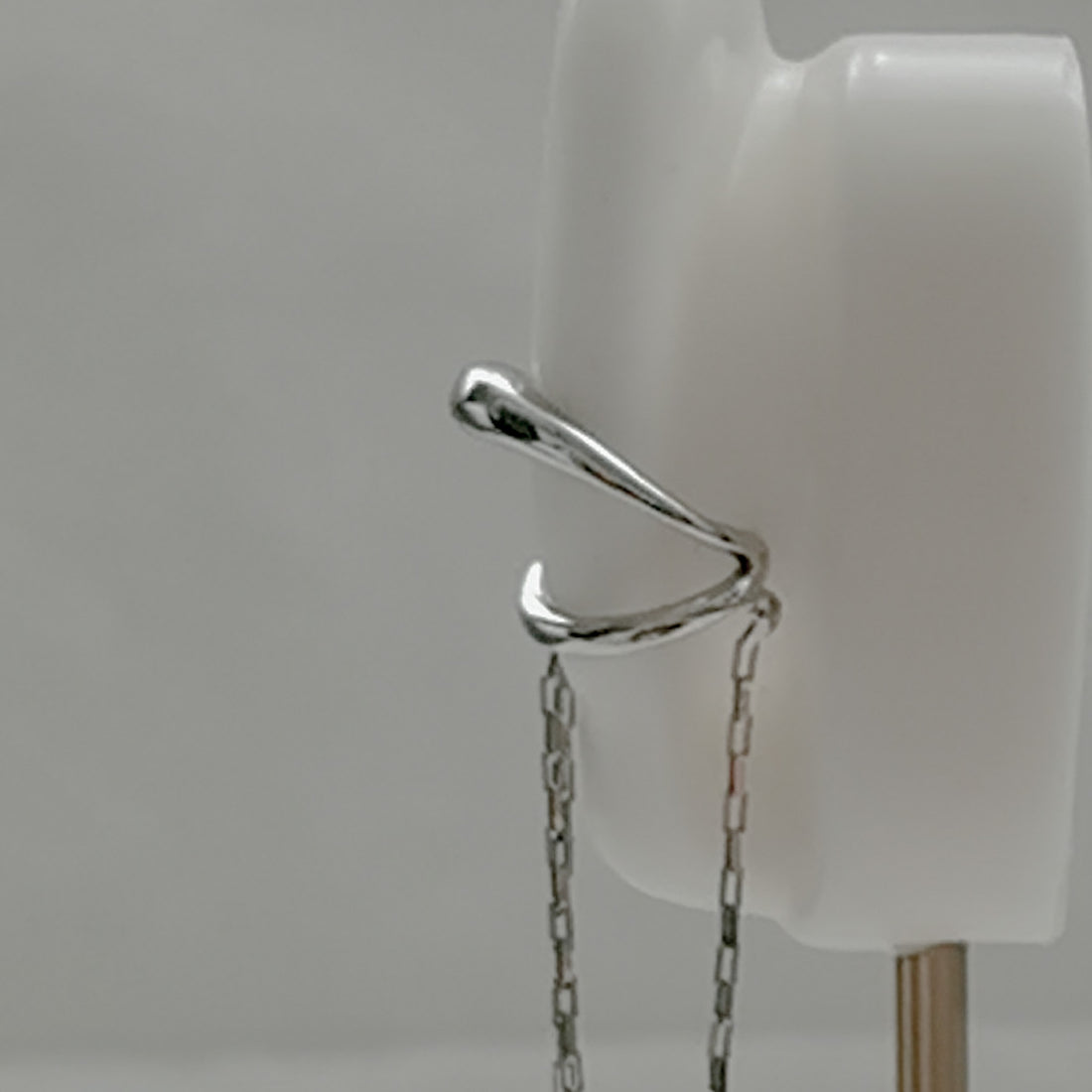 Estela Chain Ear Cuff