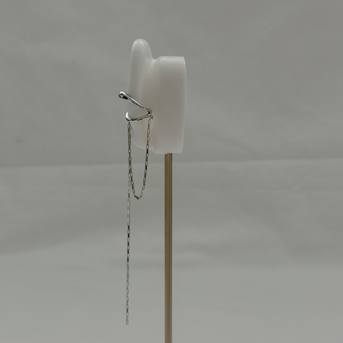 Estela Chain Ear Cuff