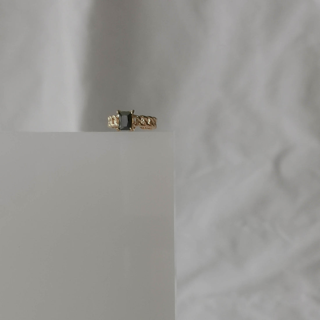 Rue Classic Noir Ring