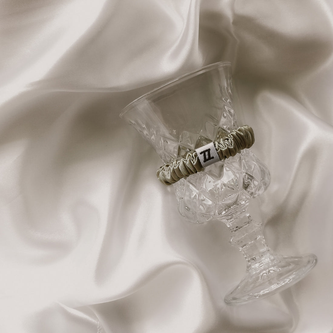 Silk Scrunchie in Peat (Skinny)