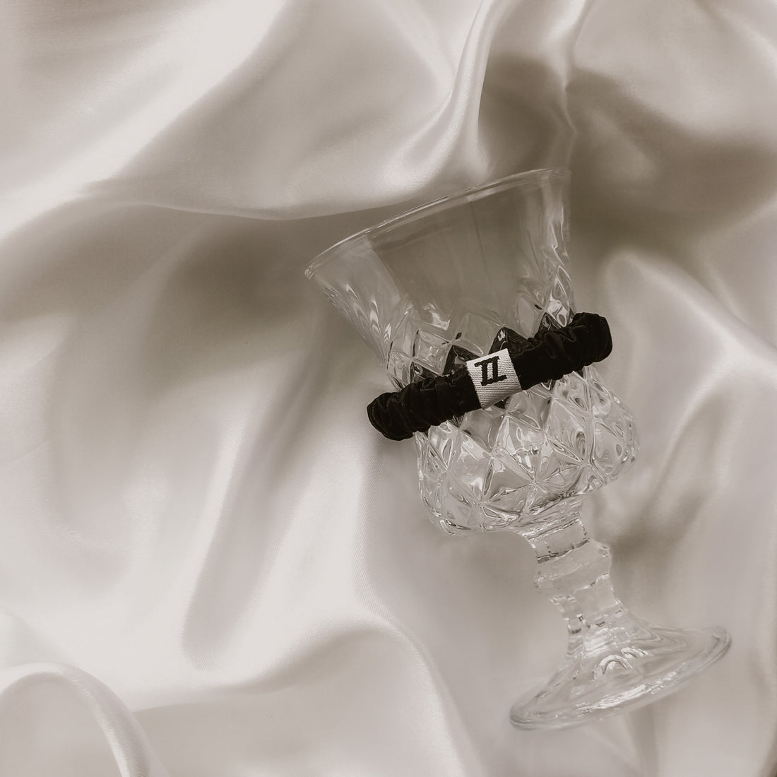 Silk Scrunchie in Black (Skinny)