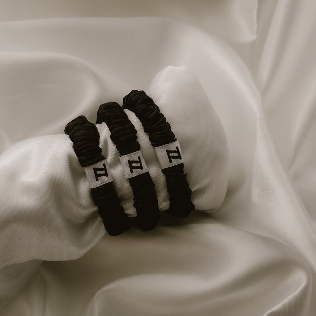 Silk Scrunchie in Black (Skinny)