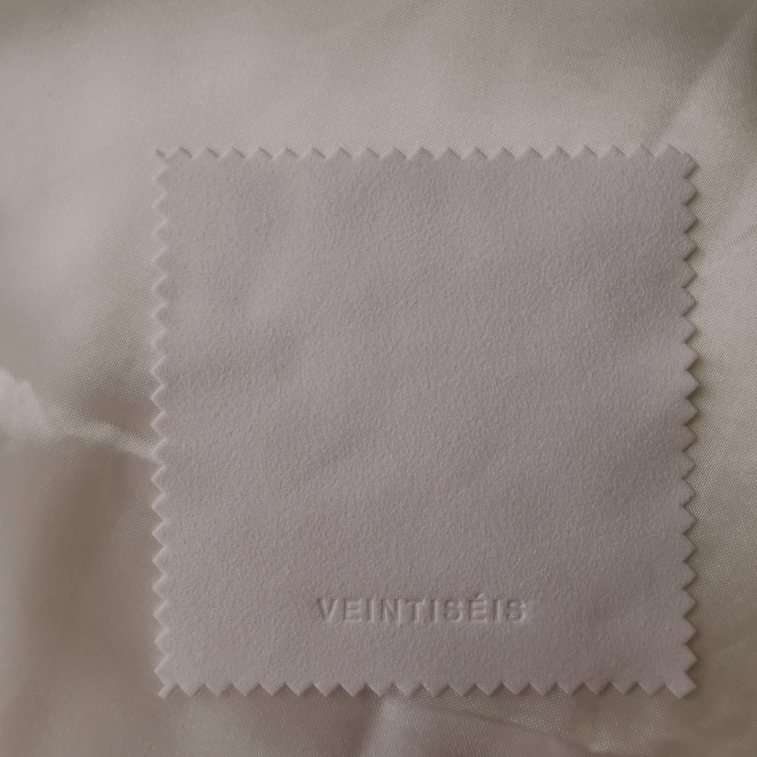 Jewelry Cleaning Cloth in White