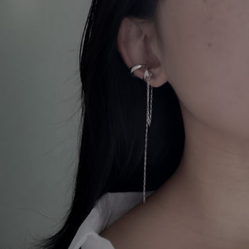 Estela Chain Ear Cuff