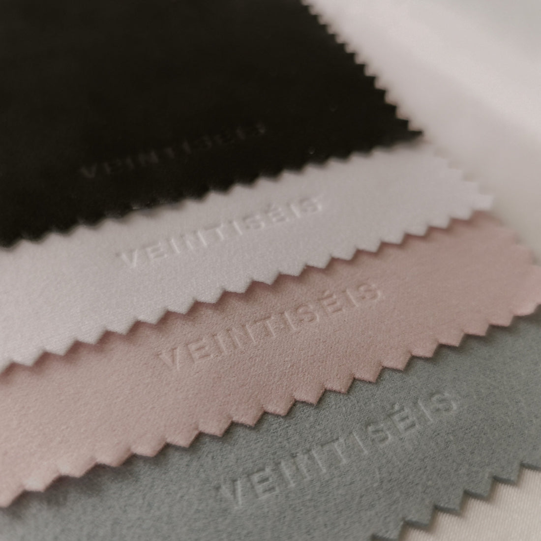 Jewelry Cleaning Cloth in Black – VEINTISÉIS
